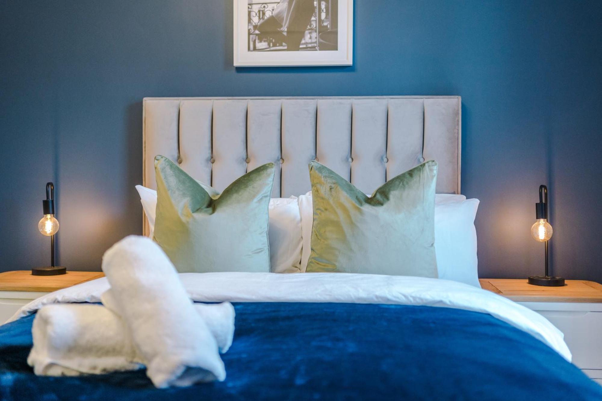 Incredible - Five Bedroom - 7 Actual Beds - 6 Bathroom House By Purestay - Central Bath With Parking Экстерьер фото