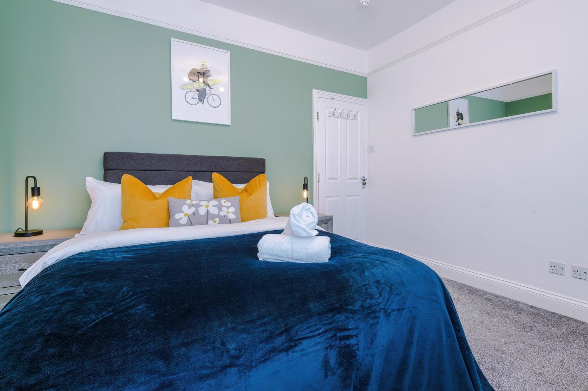 Incredible - Five Bedroom - 7 Actual Beds - 6 Bathroom House By Purestay - Central Bath With Parking Экстерьер фото