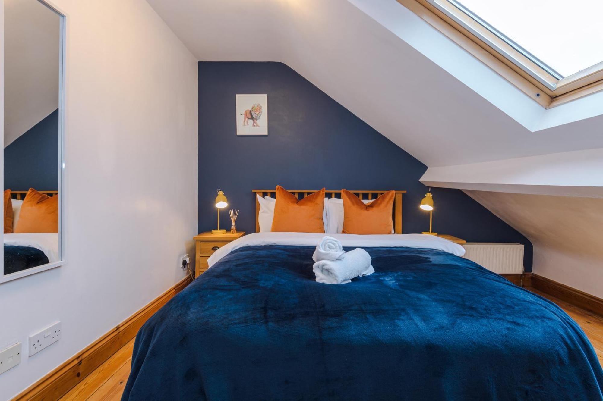Incredible - Five Bedroom - 7 Actual Beds - 6 Bathroom House By Purestay - Central Bath With Parking Экстерьер фото