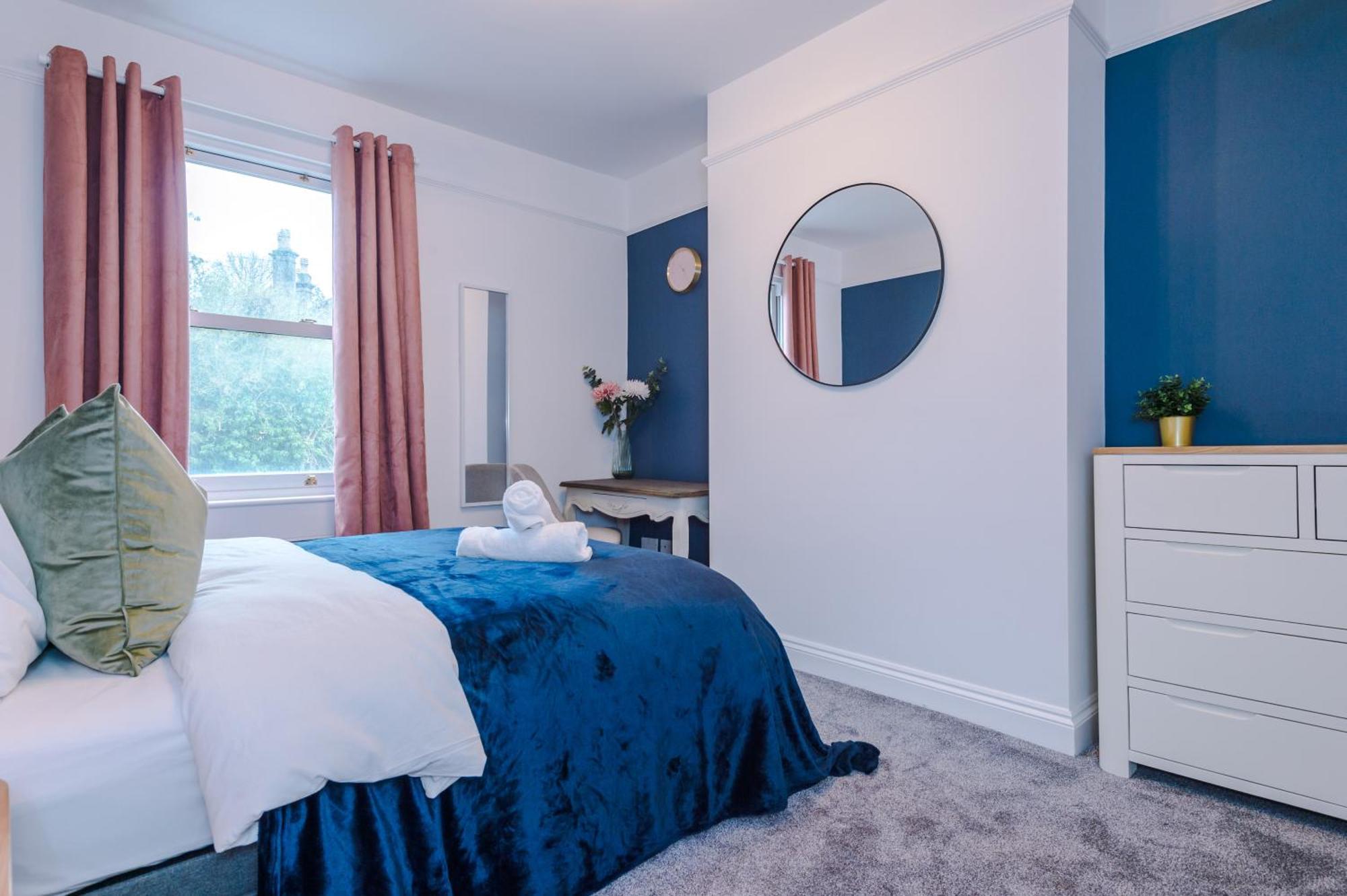 Incredible - Five Bedroom - 7 Actual Beds - 6 Bathroom House By Purestay - Central Bath With Parking Экстерьер фото