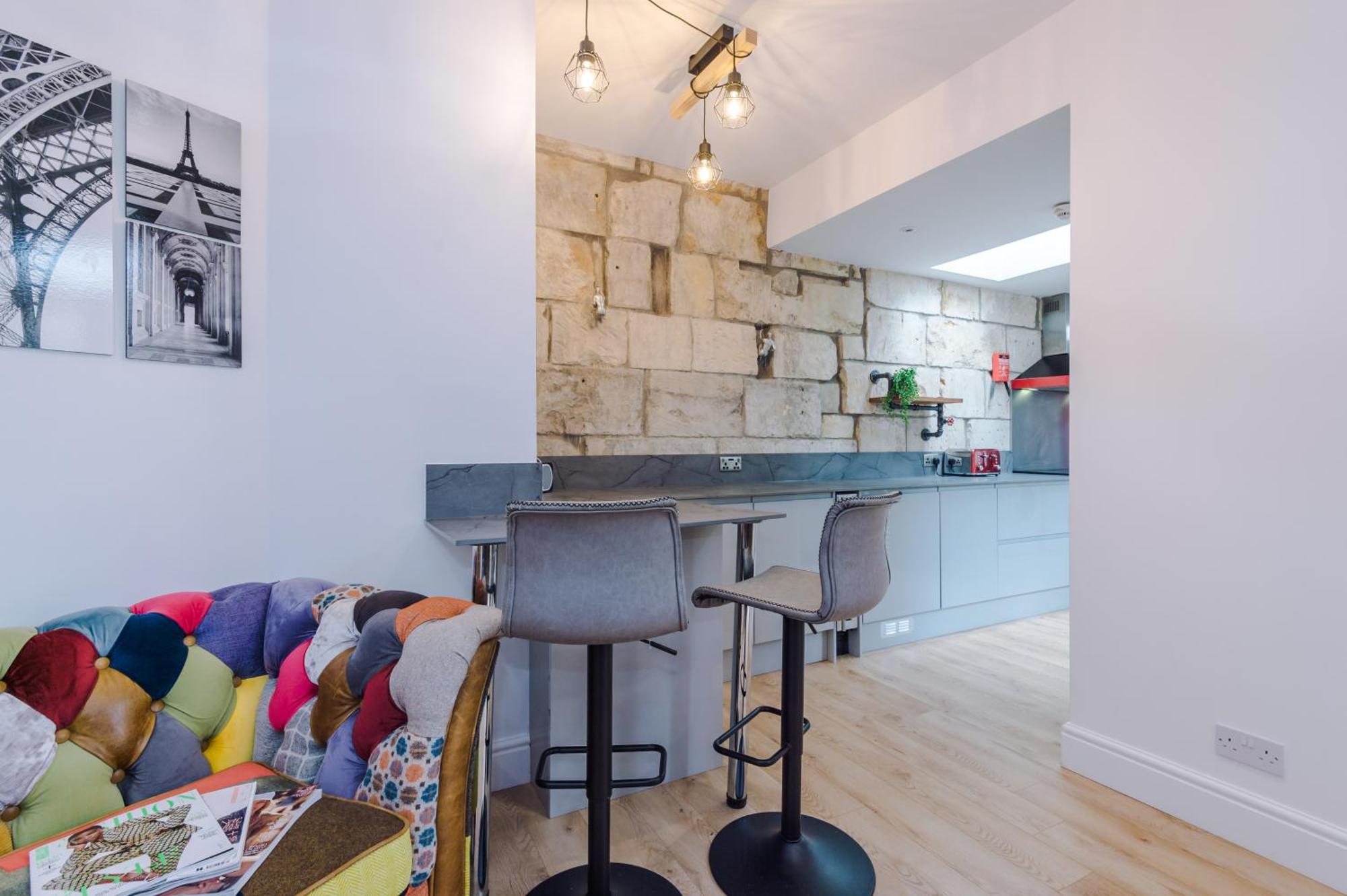 Incredible - Five Bedroom - 7 Actual Beds - 6 Bathroom House By Purestay - Central Bath With Parking Экстерьер фото
