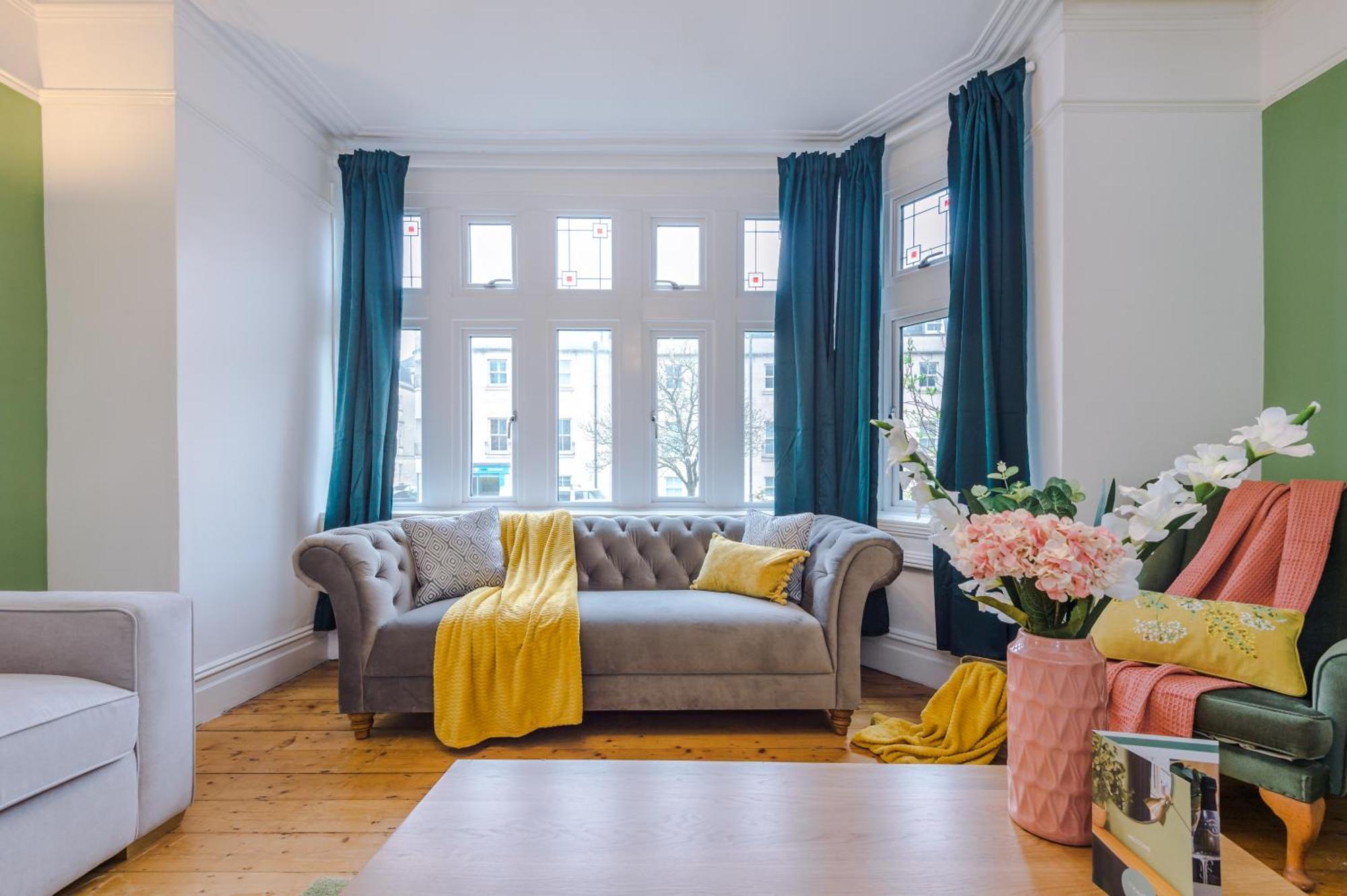 Incredible - Five Bedroom - 7 Actual Beds - 6 Bathroom House By Purestay - Central Bath With Parking Экстерьер фото