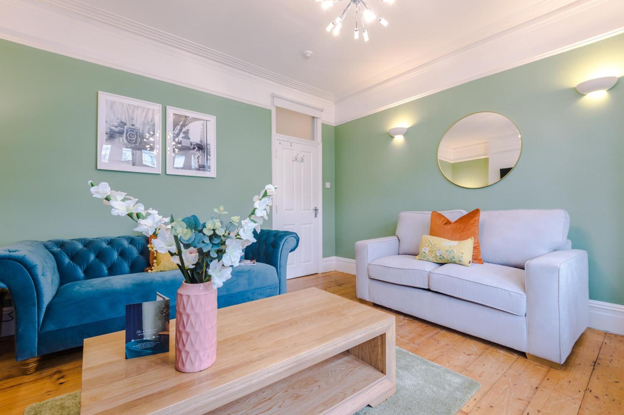 Incredible - Five Bedroom - 7 Actual Beds - 6 Bathroom House By Purestay - Central Bath With Parking Экстерьер фото